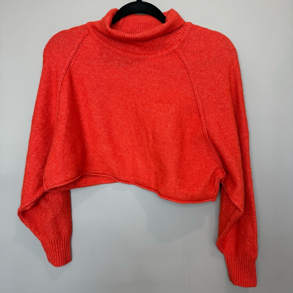 Urban Outfitters size Small cropped long sleeve turtle neck sweater